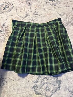 Hot Topic Green and Black Plaid Pleated Mini Skirt